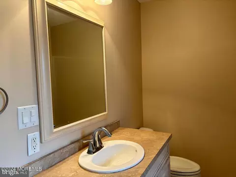 Bath - 63 Atlantic Ave, Waretown, NJ 08758 photo 4 of 6