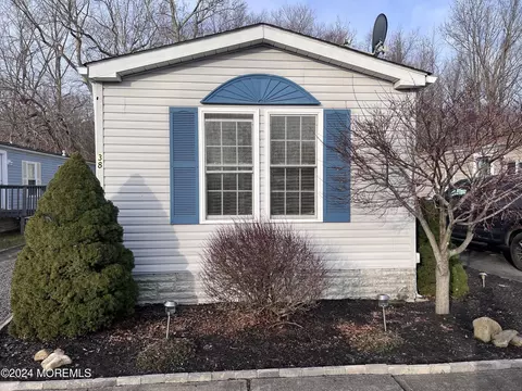 38 Seattle Slew Dr, Howell, NJ 07731