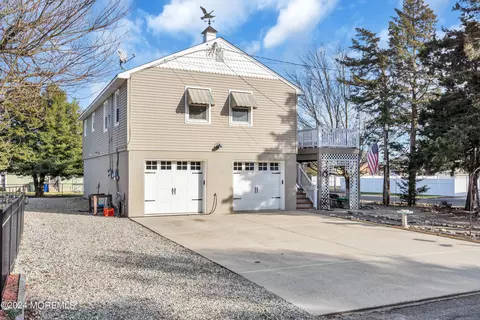 795 Cedar St, Tuckerton, NJ 08087