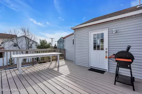 Exterior - 89 Oregon Ave, Waretown, NJ 08758 photo 6 of 10
