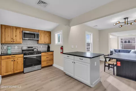 Kitchen - 89 Oregon Ave, Waretown, NJ 08758 photo 4 of 6