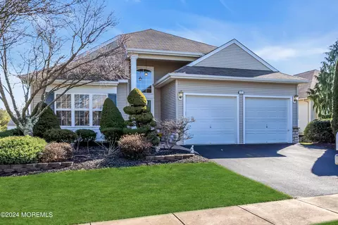 15 Byron Dr, Manchester, NJ 08759