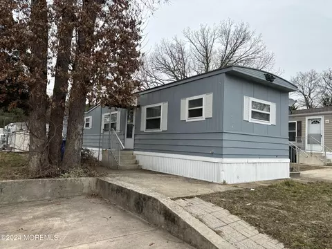 323 Roberts Rd, Toms River, NJ 08755