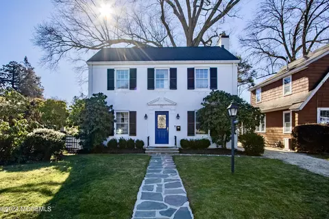 97 Pinckney Rd, Red Bank, NJ 07701