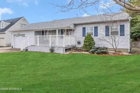 199 Pinewood Rd, Toms River, NJ 08753