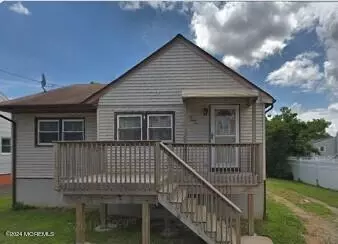 534 Cambridge Ave, Union Beach, NJ 07735