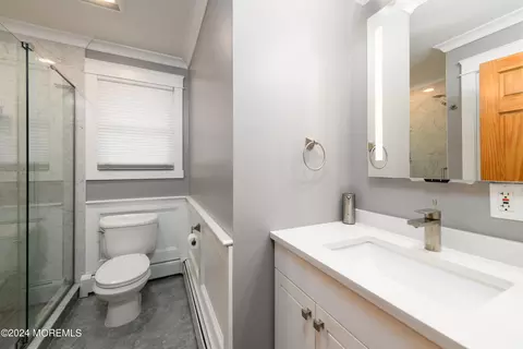 Bath - 72 Washington Ave, Leonardo, NJ 07737 photo 1 of 3