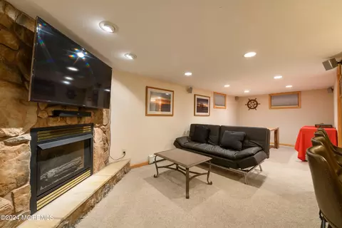 Living - 72 Washington Ave, Leonardo, NJ 07737 photo 4 of 5