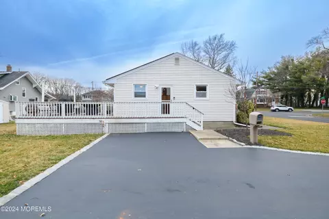 Exterior - 72 Washington Ave, Leonardo, NJ 07737 photo 7 of 11