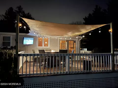 Exterior - 72 Washington Ave, Leonardo, NJ 07737 photo 5 of 11