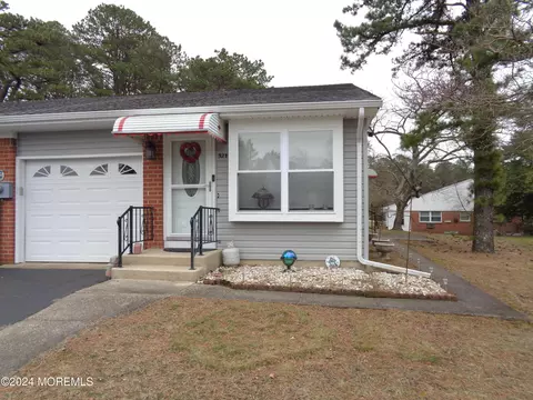 52 B Hudson Pkwy, Whiting, NJ 08759