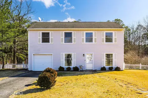 18 4th St, Barnegat, NJ 08005