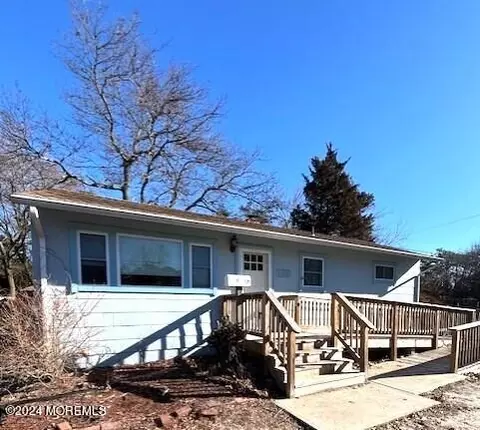 135 Hollywood Ct, Brick, NJ 08723