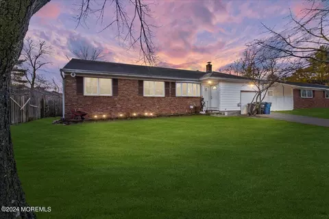 944 Park Crest Rd, Toms River, NJ 08753