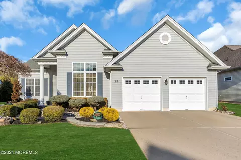 22 Julianne Ct, Freehold, NJ 07728