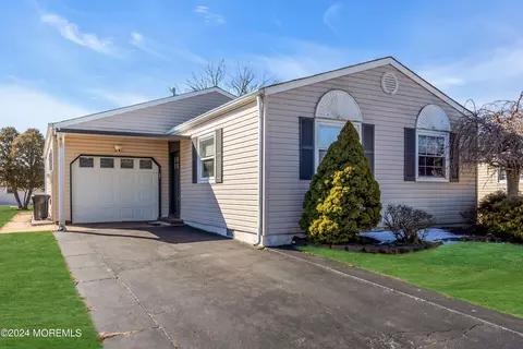 24 Greenville Ct, Toms River, NJ 08757