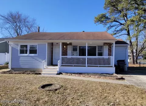 800 Windward Ave, Beachwood, NJ 08722