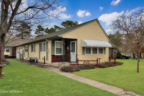 9 Deerfield Dr # A, Whiting, NJ 08759
