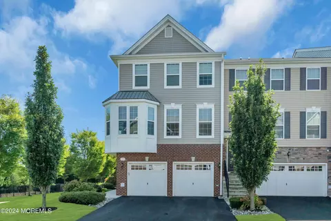 333 Princeton Ct, Shrewsbury, NJ 07702