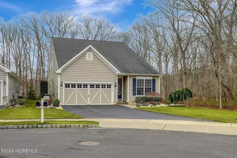37 Lily Pond Ct, Howell, NJ 07731