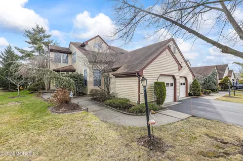 3 Yarmouth Dr, Monroe, NJ 08831