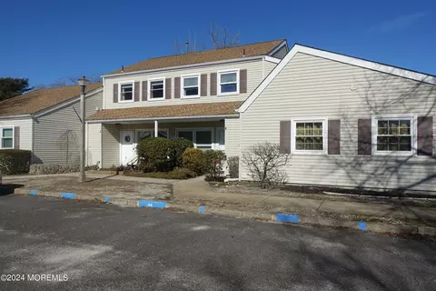 6 S Seas Ct, Barnegat, NJ 08005