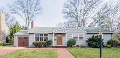 101 Oak Pl, Fair Haven, NJ 07704