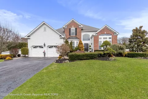 17 Elena Ct, Monroe, NJ 08831