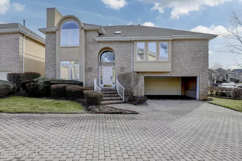 200 Crystal Springs Ct, Holmdel, NJ 07733