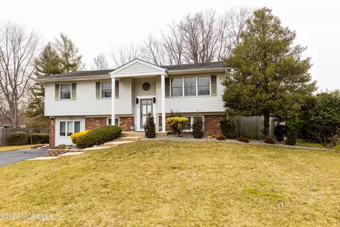 4 Independence Blvd, Manalapan, NJ 07726