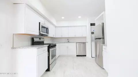 65 Galewood Dr #C, Matawan, NJ 07747