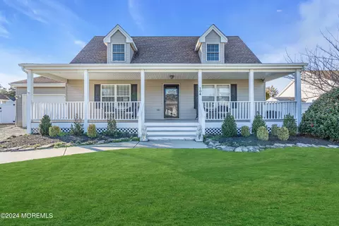 104 Fernwood Ln, Forked River, NJ 08731