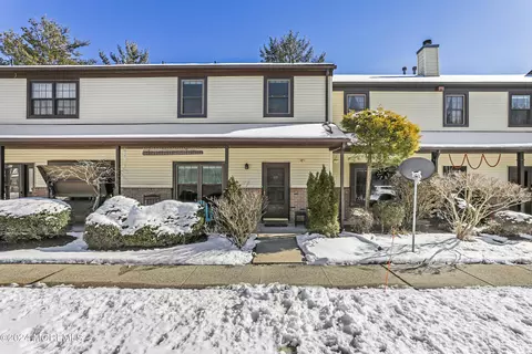 99 Aspen Dr, North Brunswick, NJ 08902