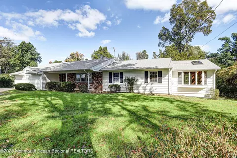 11 Schwenker Pl, Fair Haven, NJ 07704