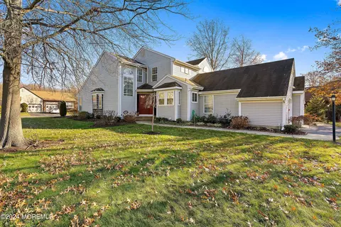 5 Barton Ct # B, Monroe, NJ 08831