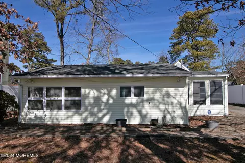 716 Pensacola Rd, Forked River, NJ 08731