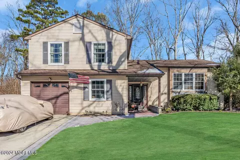 11 Drum Ct, Howell, NJ 07731
