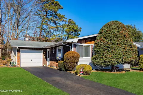 18 Phillips Rd, Brick, NJ 08724