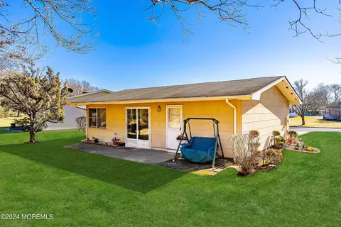 Exterior - 18 Phillips Rd, Brick, NJ 08724 photo 6 of 20