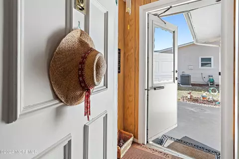 Entry Way - 18 Phillips Rd, Brick, NJ 08724 photo 2 of 2