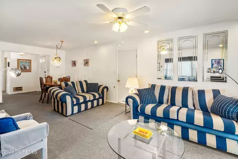 Living - 18 Phillips Rd, Brick, NJ 08724 photo 2 of 6