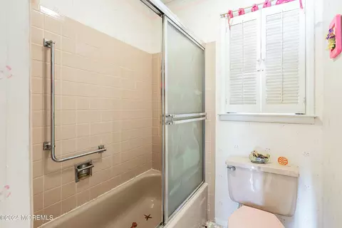 Bath - 18 Phillips Rd, Brick, NJ 08724 photo 3 of 3