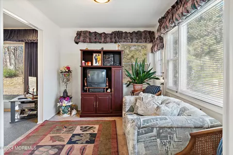 Living - 18 Phillips Rd, Brick, NJ 08724 photo 5 of 6