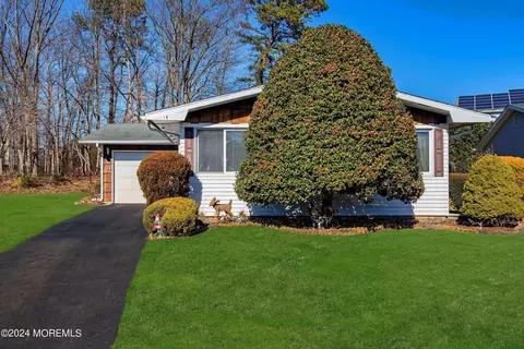 Exterior - 18 Phillips Rd, Brick, NJ 08724 photo 9 of 20