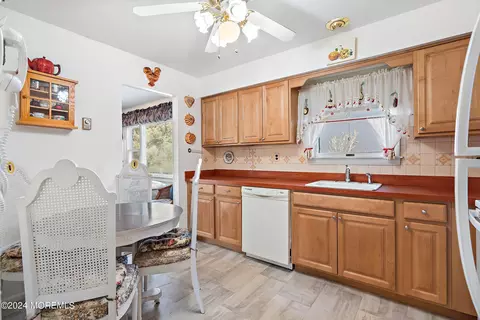 Kitchen - 18 Phillips Rd, Brick, NJ 08724 photo 2 of 2