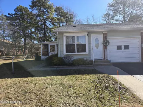 155 Hudson Pkwy #A, Whiting, NJ 08759