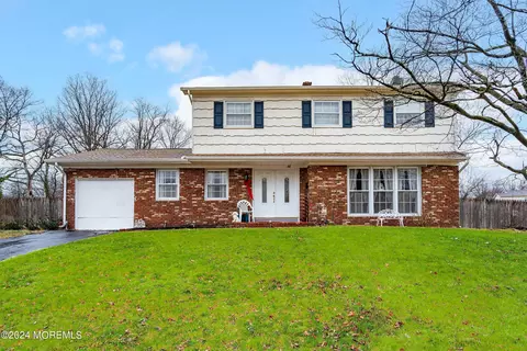 36 Taunton Dr, Howell, NJ 07731