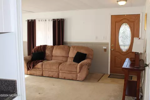 22 Chipmunk Ct, Whiting, NJ 08759