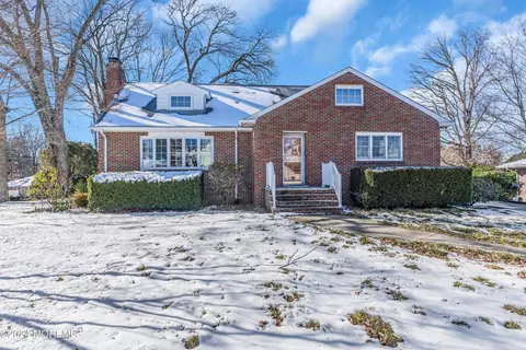 13 Greenhill Ave, Parlin, NJ 08859