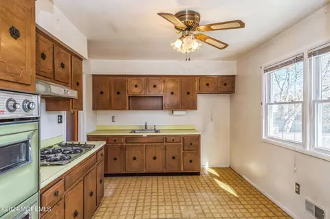 Kitchen - 285 Timberline Pl, Brick, NJ 08723 photo 1 of 3